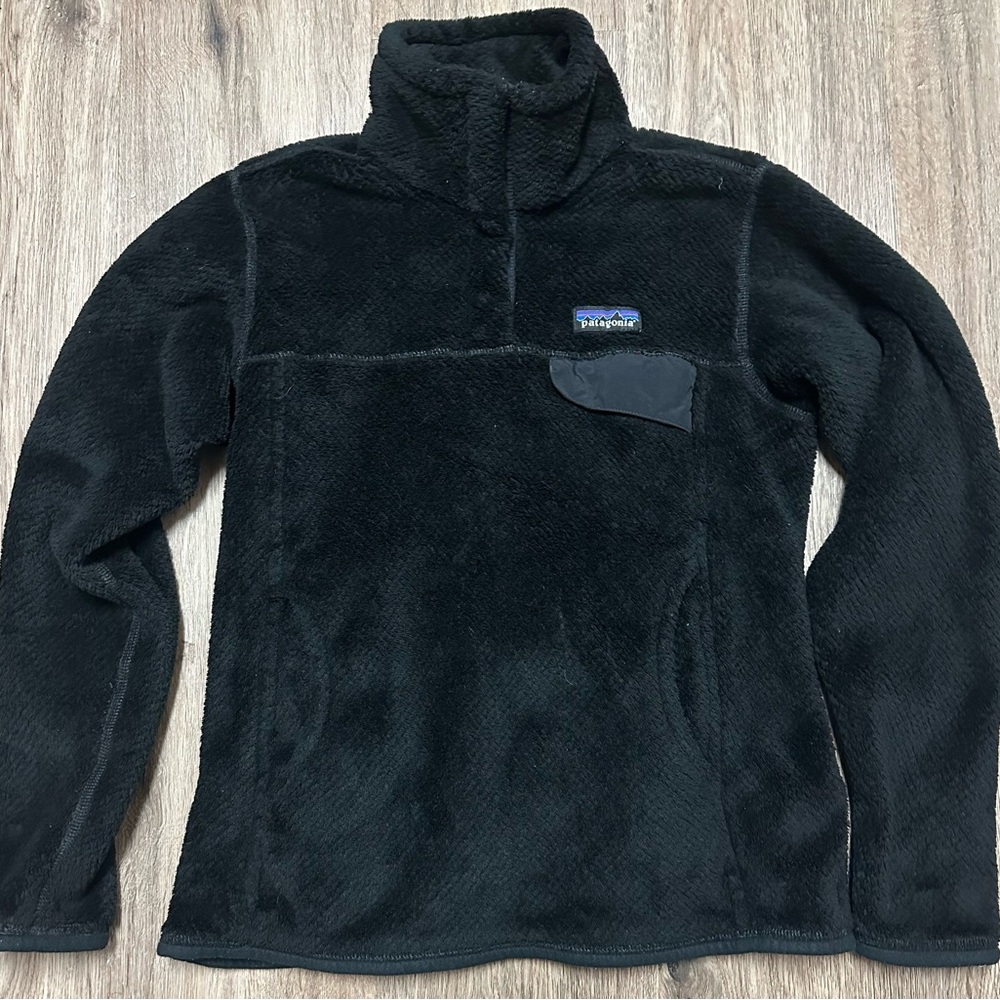 Patagonia women’s Snap T fleece size small.
